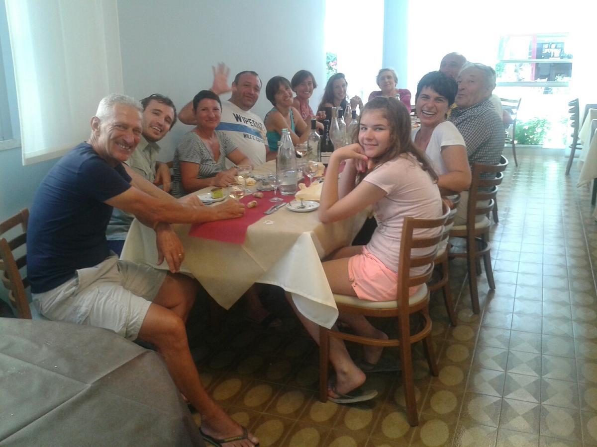 Hotel Lora Rimini Kültér fotó
