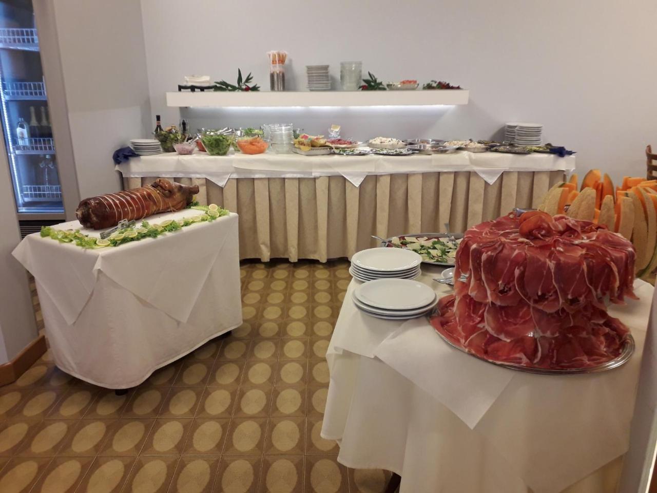 Hotel Lora Rimini Kültér fotó