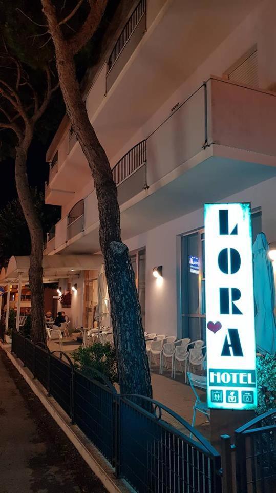 Hotel Lora Rimini Kültér fotó