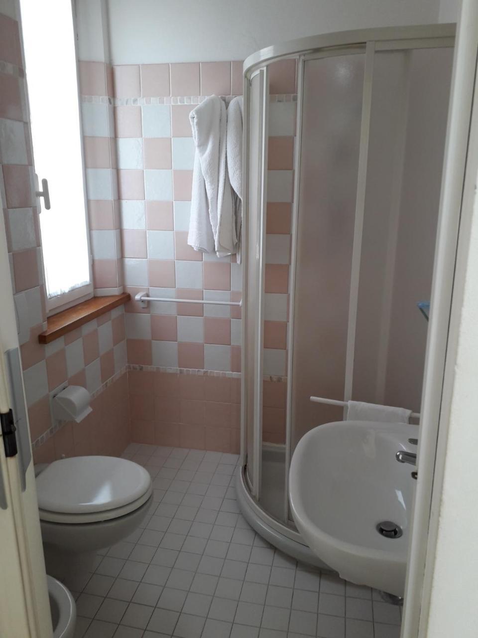 Hotel Lora Rimini Kültér fotó